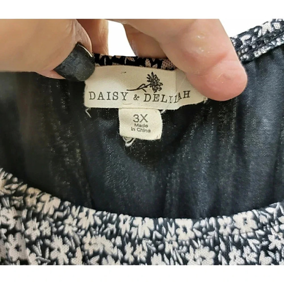 Daisy & Delilah Mesh Square Neck Top Size 3X - Picture 6 of 8